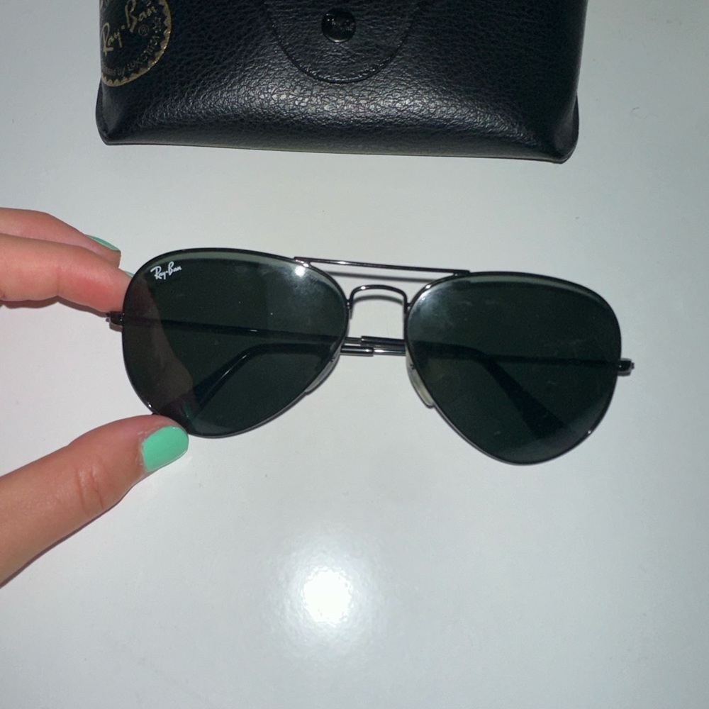Black aviator Ray Bans
